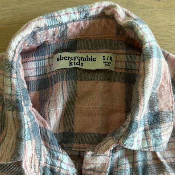 Abercrombie Kids Pink and Gray Button Down Shirt 5/6 - Picture 2 of 2